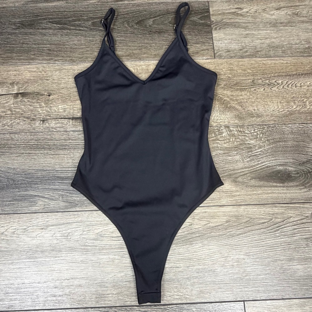 Edikted S18479 V-Neck Thong Bodysuit Black Small NWT Minimalist Sleek Essential